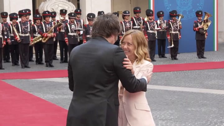 Javier Milei junto a Giorgia Meloni