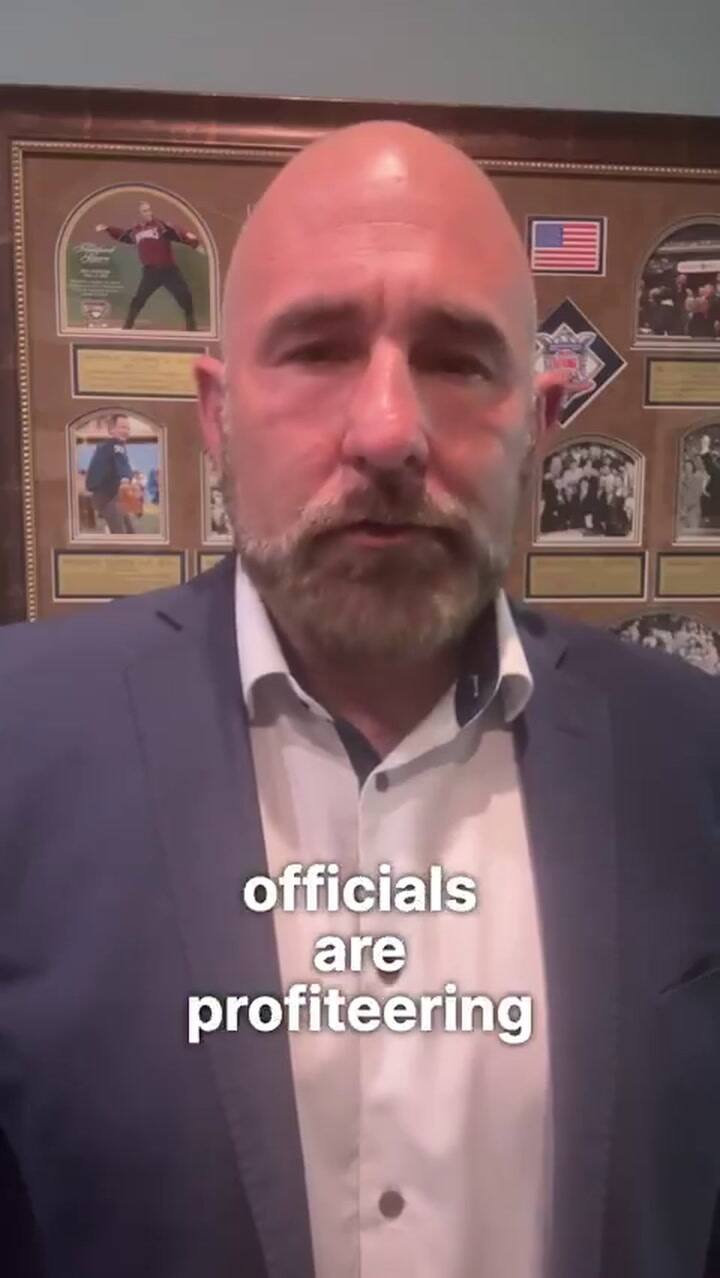 El mensaje de Jay Collins contra Byron Donalds en redes sociales