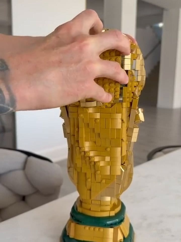Leo Messi armó su propia Copa del Mundo con LEGO y compartió el difícil proceso