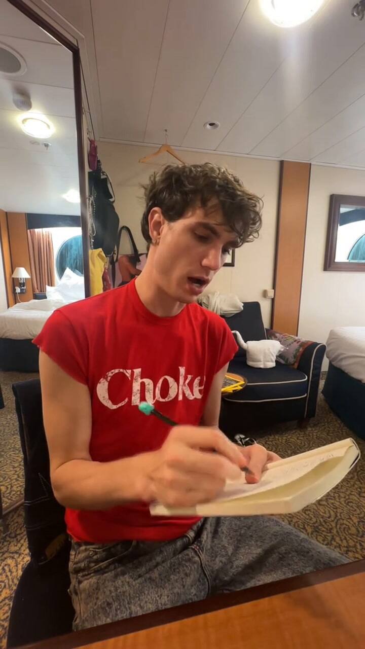 El empleado de un crucero reveló la palabra prohibida