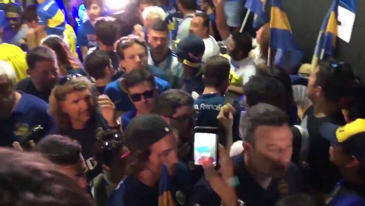 Suena el himno de Boca a metros del Camp Nou – Fuente: Twitter