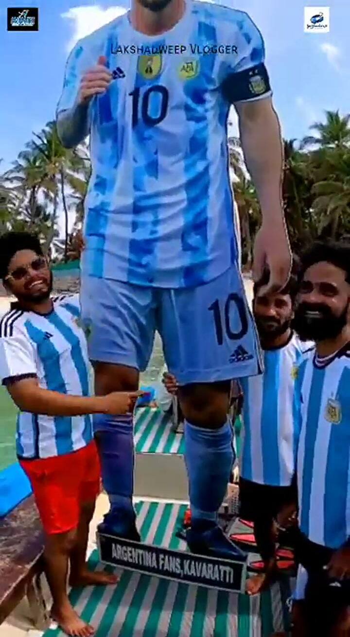 Seguidores de Messi en la India mostraron su admiración llevándolo al mar