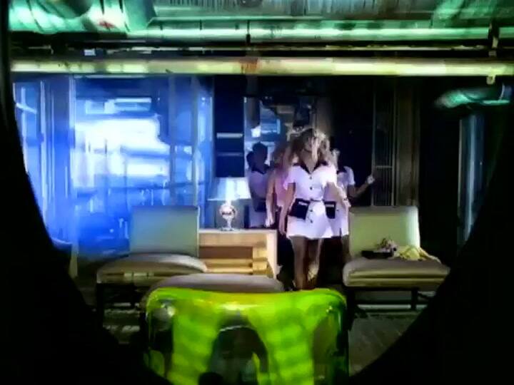 Britney Spears - (You Drive Me) Crazy - Fuente: YouTube