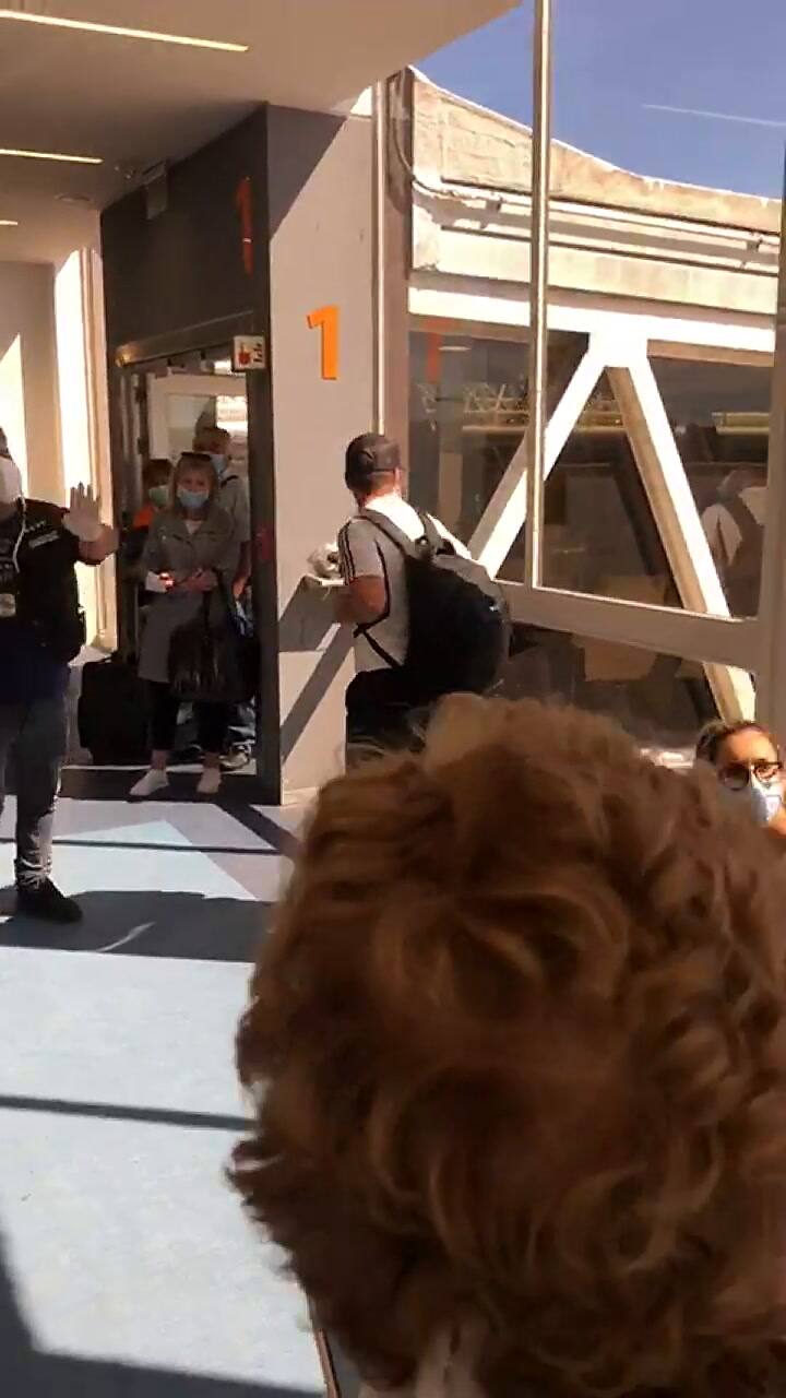 La llegada a Ezeiza de los pasajeros que regresaban de Panama