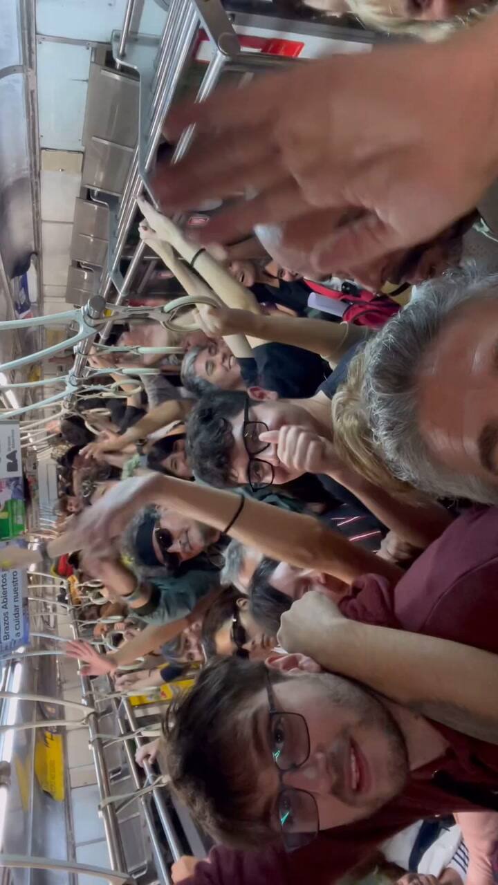 Leo Sbaraglia se sumó a la marcha universitaria