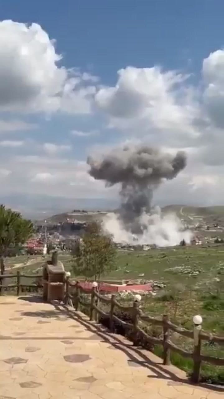 Un ataque aéreo israelí apuntó al cementerio de Shmustar en Líbano