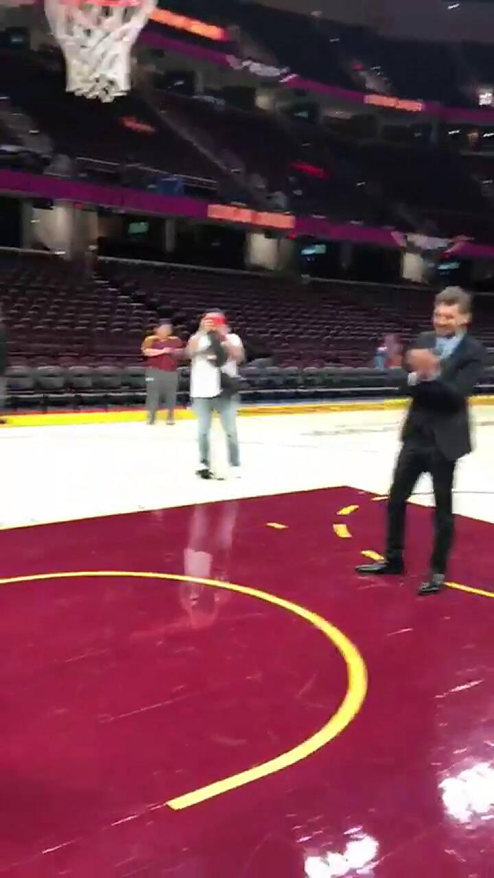 Marcelo Tinelli no se quería ir del estadio de los Cavaliers - Fuente: NBA Latam
