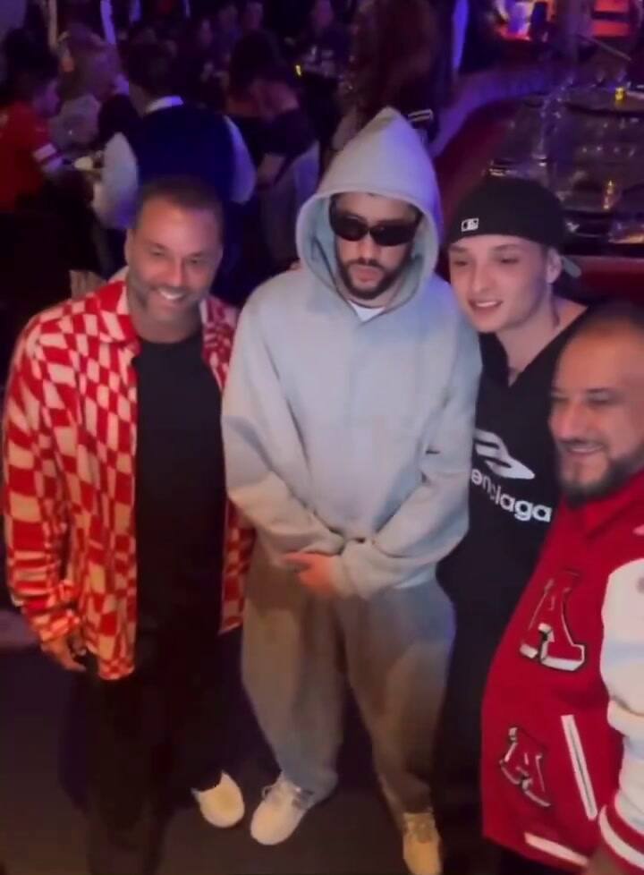 Peso Pluma junto a Bad Bunny tras el Super Bolw