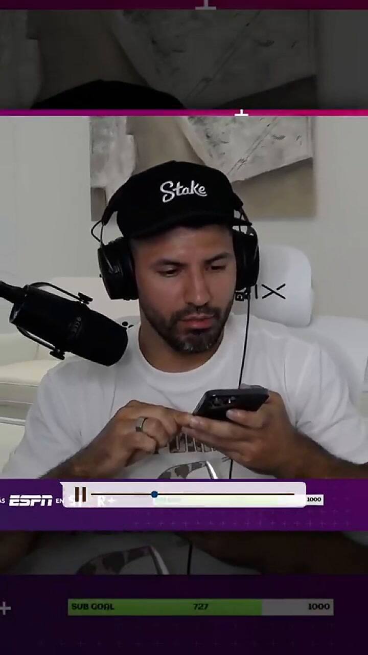 El Kun Agüero le pidió una camiseta firmada a Julián Álvarez