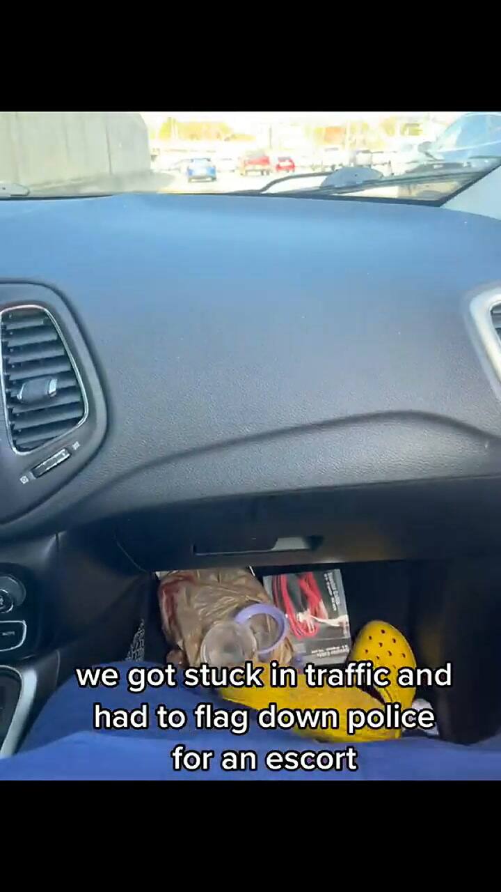 Una mujer de Atlanta compartió la historia del nacimiento de su hija en su automóvil