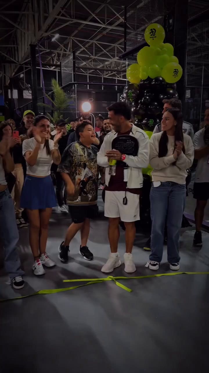 Tevez e sua família abriram o clube de remo localizado em Bella Vista