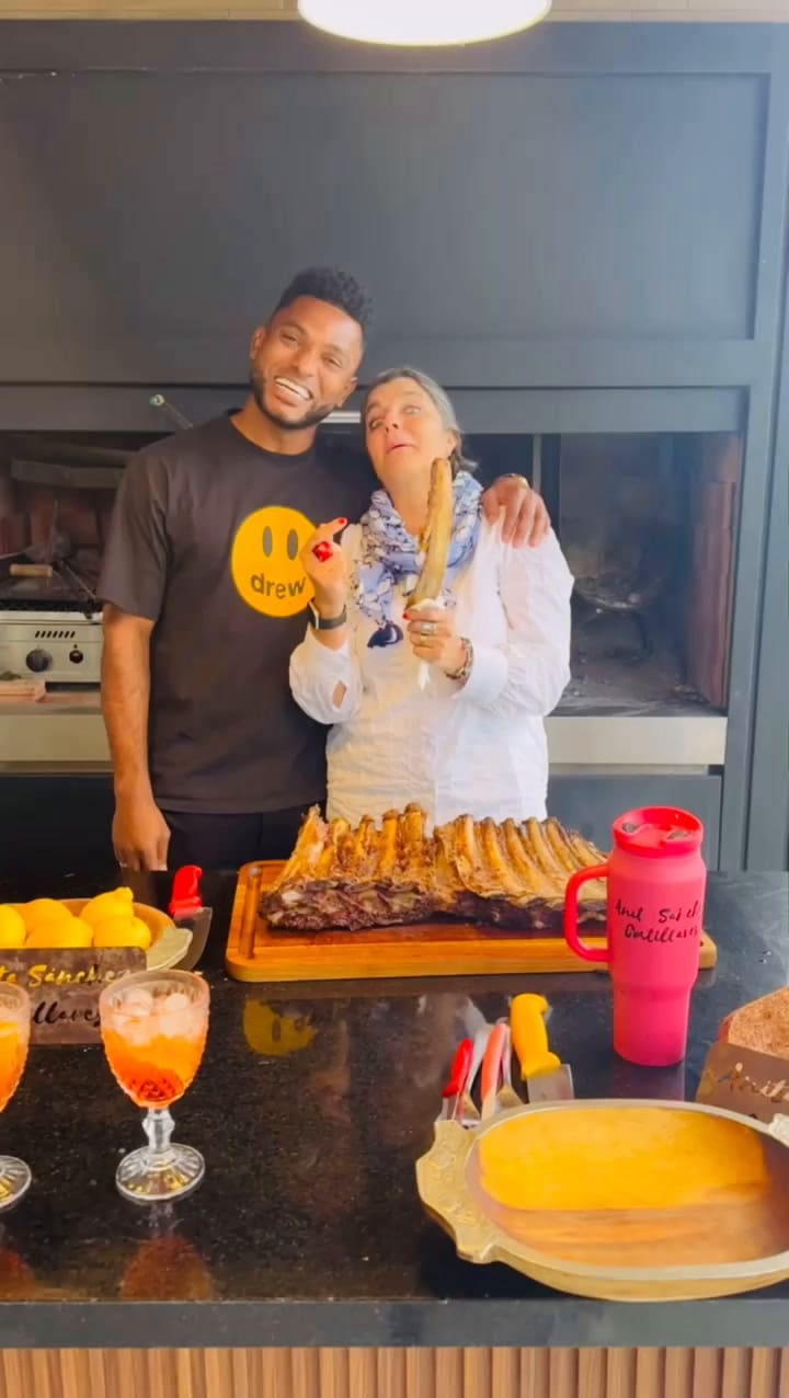 Anita Sánchez le hizo un asado al futbolista colombiano Miguel Borja