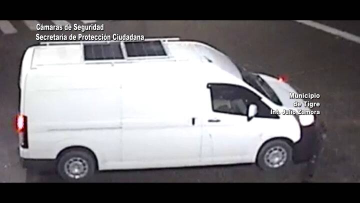 Un conductor en estado de ebriedad chocó y volcó en Benavídez