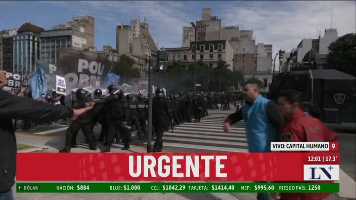 Desafío Al Protocolo. Tensión Con Los Piqueteros En La 9 De Julio Enfrentan A La Policía