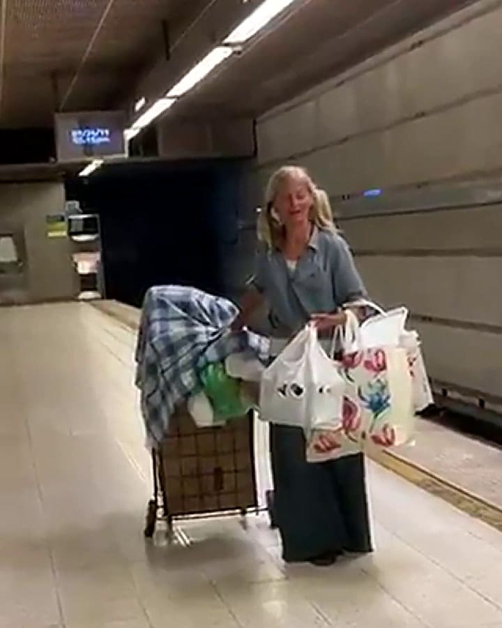 La soprano rusa sin techo que conmovió con su canto. Fuente: Twitter