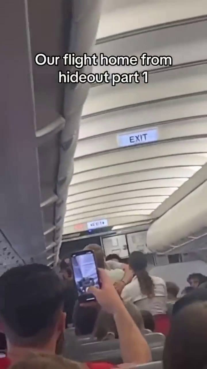 Un boxeador se levantó a los gritos en un avión, intentó abrir la puerta y fue tacleado