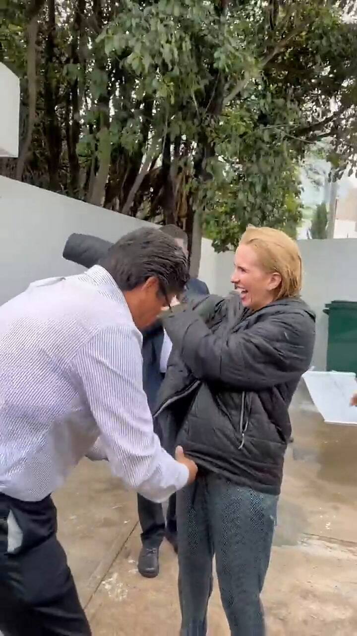 Manipulaba una válvula de agua en la inauguración de una obra y todo parecía fácil, pero terminó de