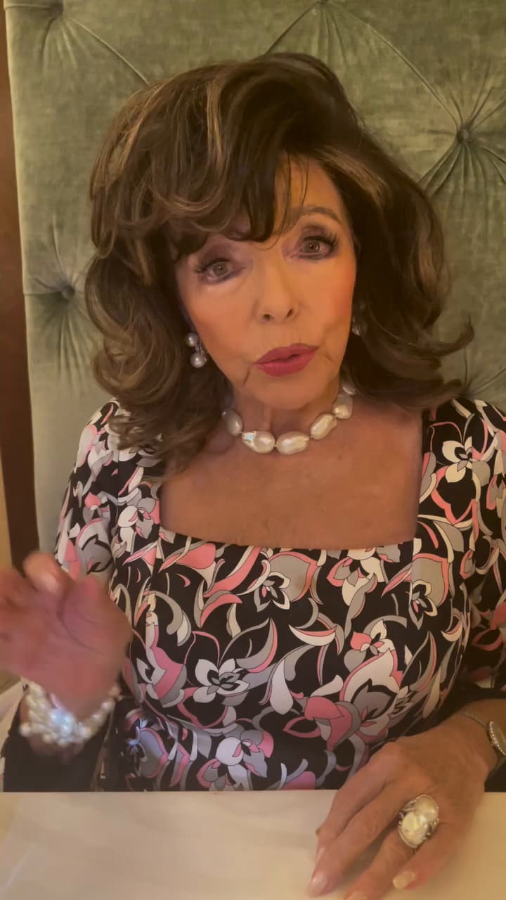 A sus 92 años, a sí luce Joan Collins