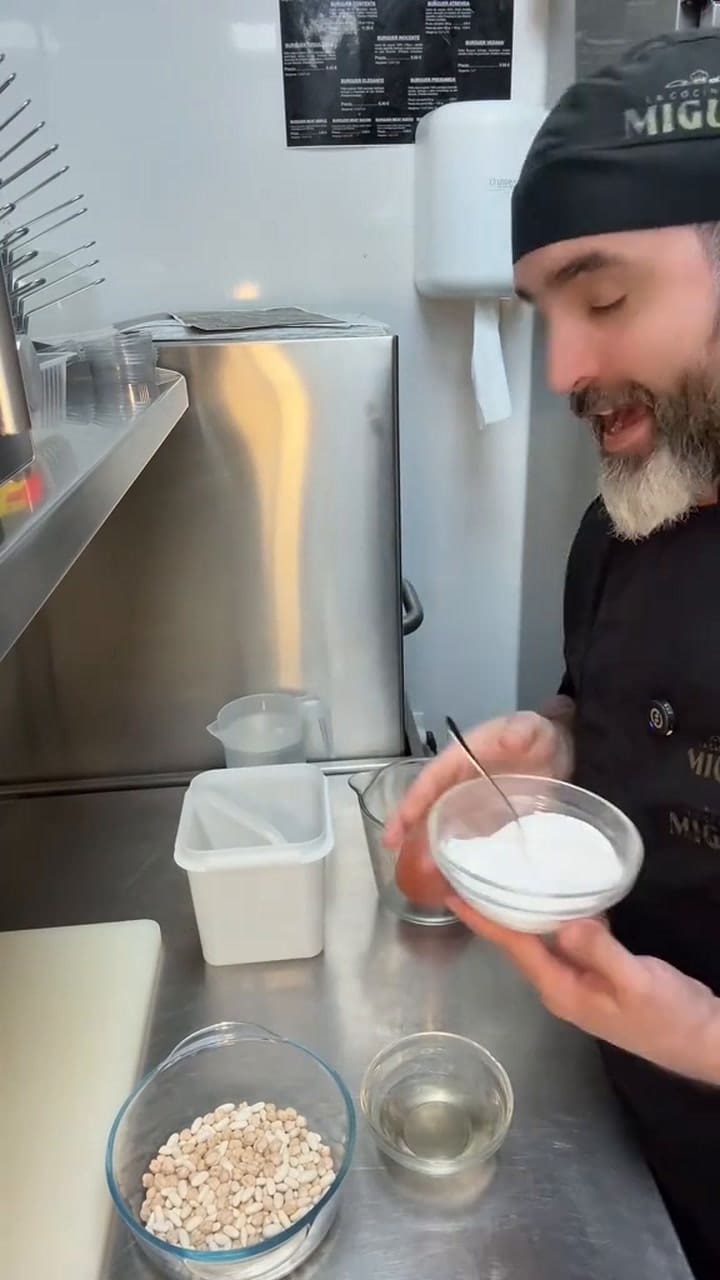 Todos los usos que tiene el bicarbonato de sodio en la cocina explicados por un chef