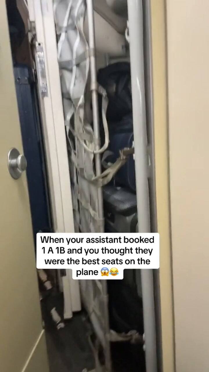 Pensó que había elegido los mejores asientos en el avión, pero después se dio cuenta de otra realidad