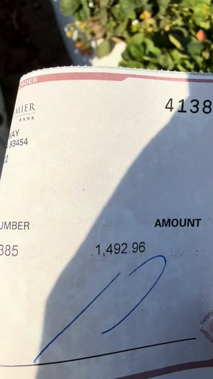 Es latino, trabaja como recolector de fresas en California y revela cuánto gana en una jornada de nueve horas