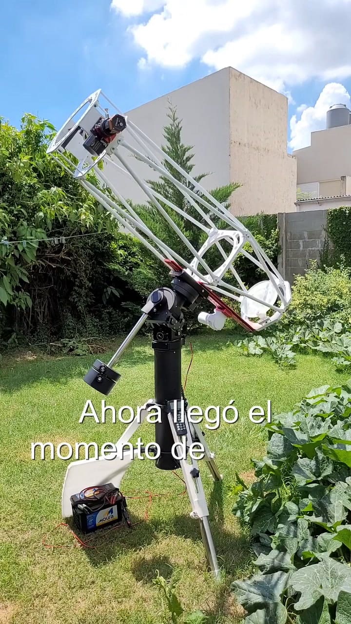 Eduardo enseña cómo trabaja desde su estudio