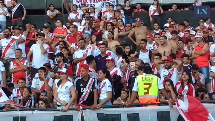 Para deleite de la hinchada, en el Monumental repasaron el camino del equipo al título - Video: Fern