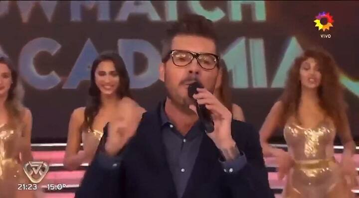 El ardiente beso entre Guillermina Valdes y Marcelo Tinelli