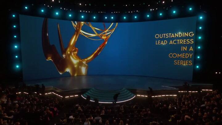 Rachel Brosnahan, mejor actriz de comedia en los Emmy 2018 - Fuente: YouTube