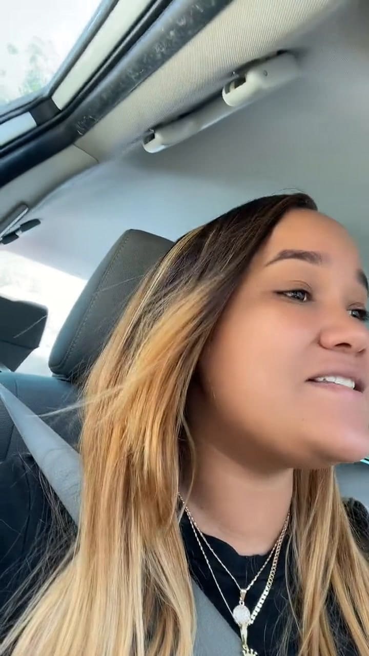 Le rompieron su visa de turista que había conseguido un mes antes