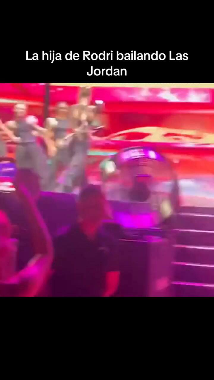 La hija de Rodrigo De Paul en el recital de Tini