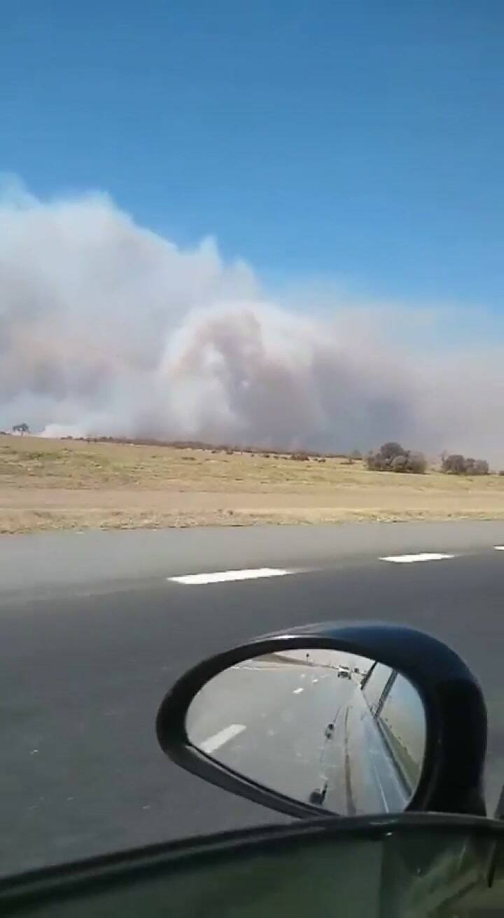 El fuego desde la RN 36 que permanece cortada