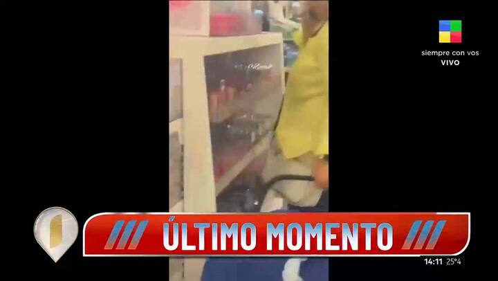 Mauro Icardi y la China Suárez haciendo compras en una reconocida cadena de ropa