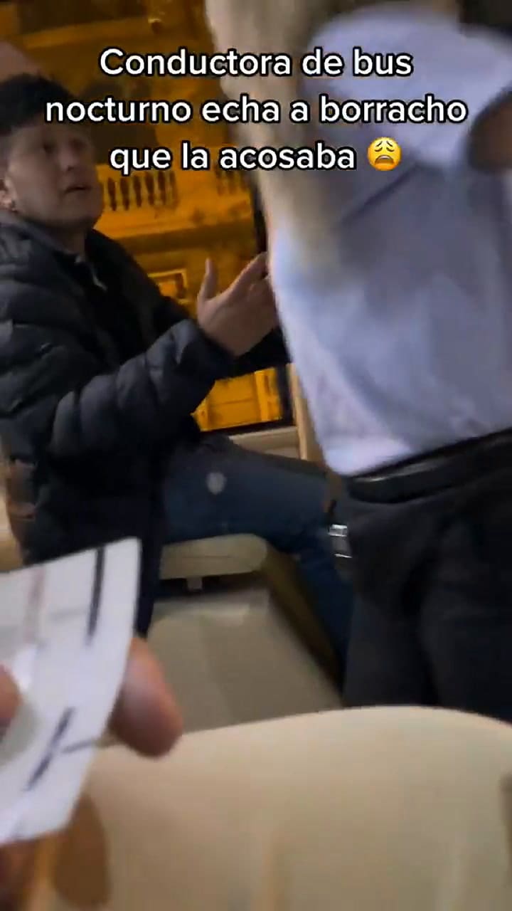 Lo bajó del colectivo y recibió los aplausos de todos