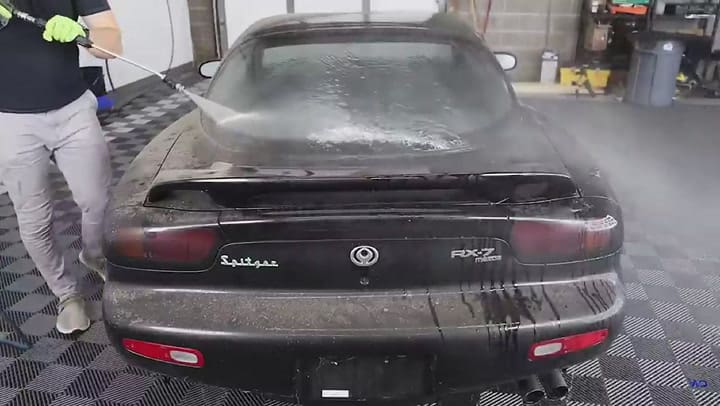 Lavaron un auto por primera vez en 23 años