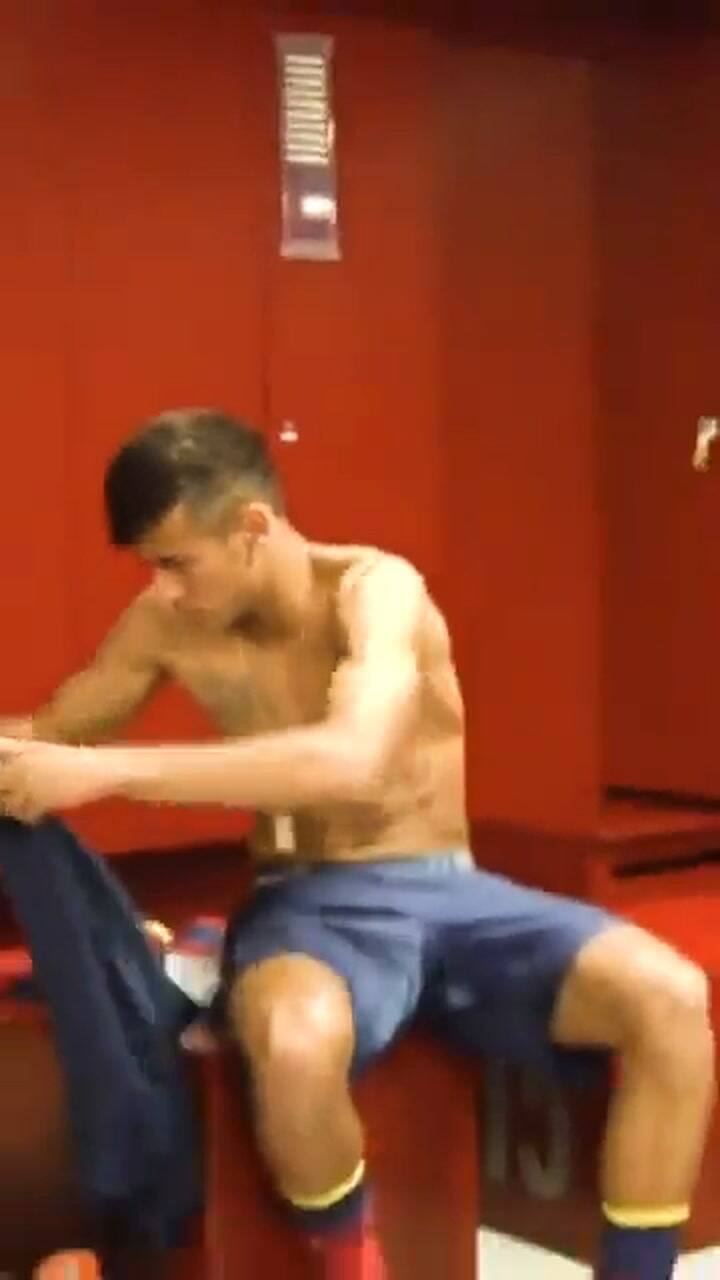 Subastarán Dos Reliquias Que Usaron Messi Y Maradona En El Vestuario Del Barcelona El Monto Inicial De La Puja - Infobae