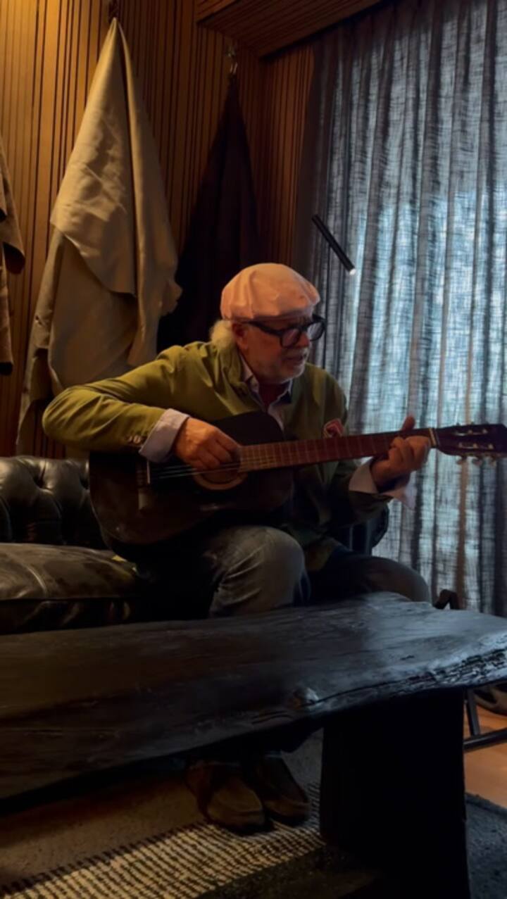 Leticia Rocco y Francis Mallmann en el rincón de música pensado para él.