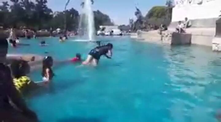 El Monumento a los Españoles convertido en 'pileta'