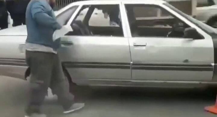 Intentó esquivar un control vehicular, la policía lo atrapó y decidió destruir su propio auto