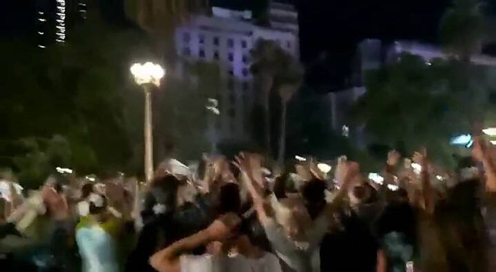 Vigilia con festejos ante la asunción presidencial - Fuente: Twitter