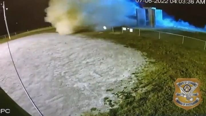 El momento en el que explota el Stonehenge americano