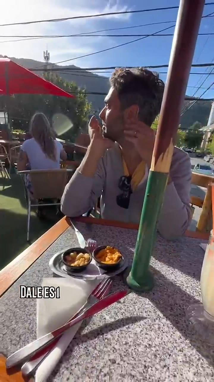 El curioso momento que atravesaron dos turistas argentinos en un bar de San Martín de Los Andes