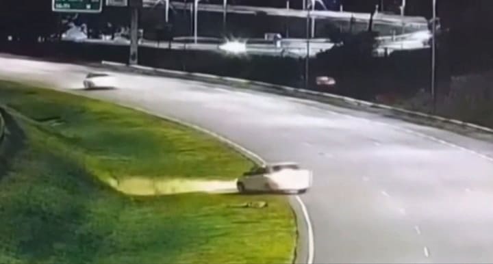 Un policía fue arrastrado por seis kilómetros por un conductor en fuga que tenía drogas en su auto