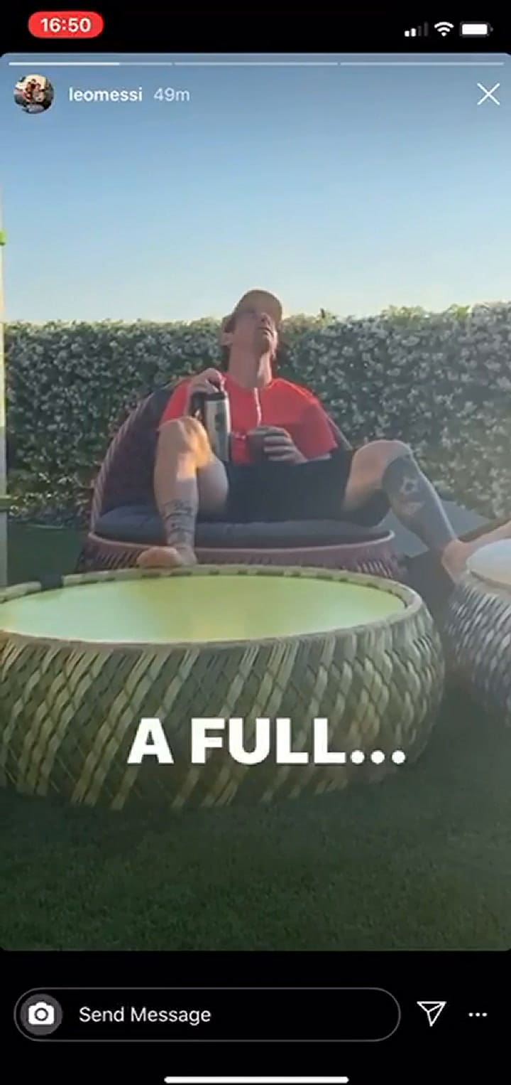 Messi escuchando WOS