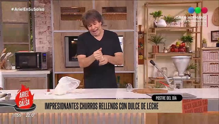 Ariel Rodriguez prepara churros