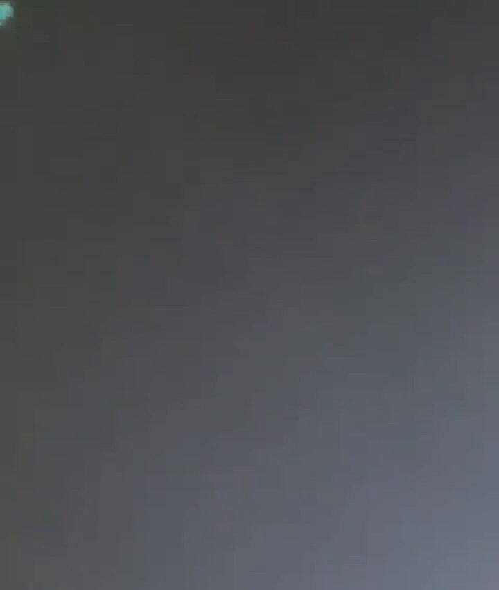 Un avión de United Airlines tuvo que aterrizar de emergencia mientras salían chispas del avión