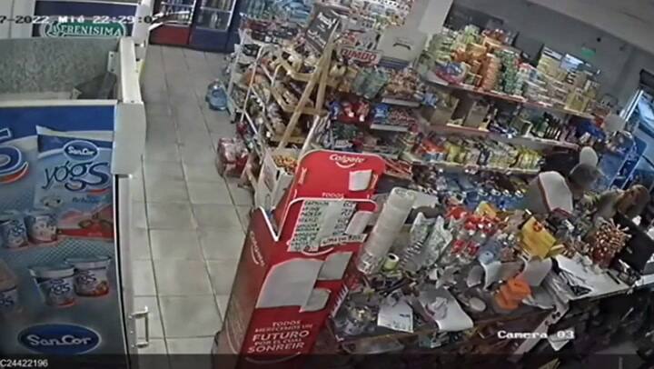 La estrategia de un joven para no entregar sus pertenencias en medio de un asalto