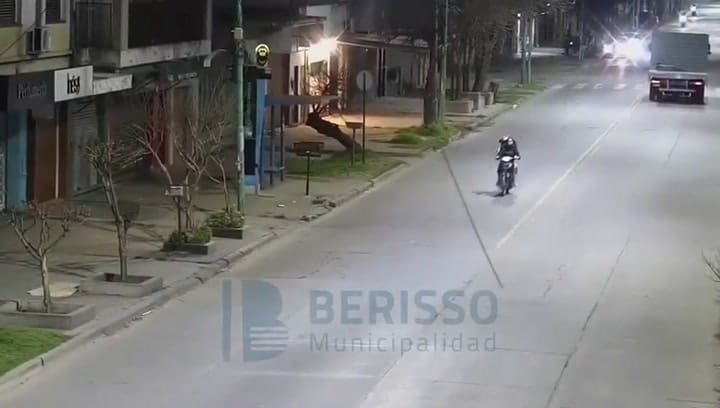 Choque camionero Berisso Moto