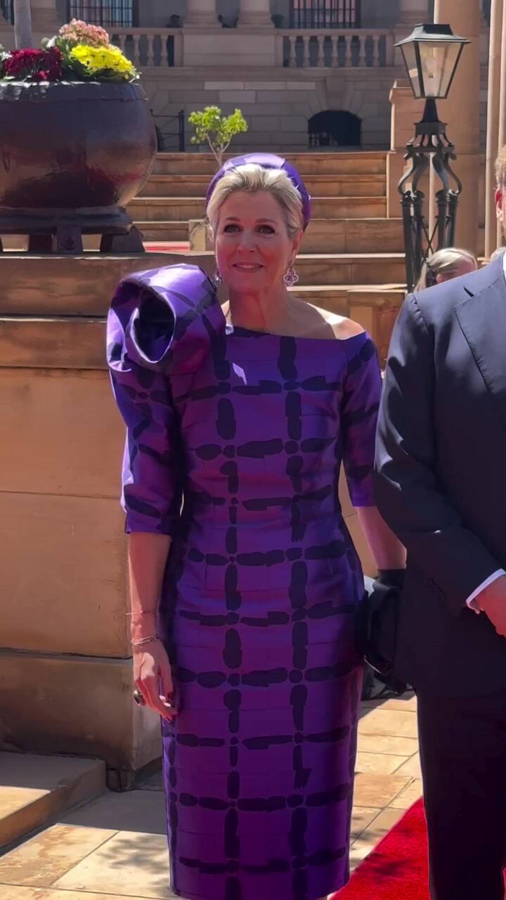 Máxima lució un look monocromático en Sudáfrica