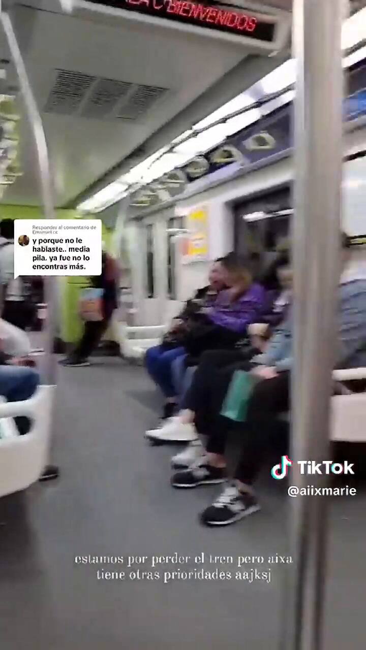 La segunda parte donde la tiktoker encontró al chico y le dio un papel